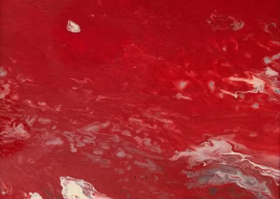Éclats de rouge et murmures de lumière